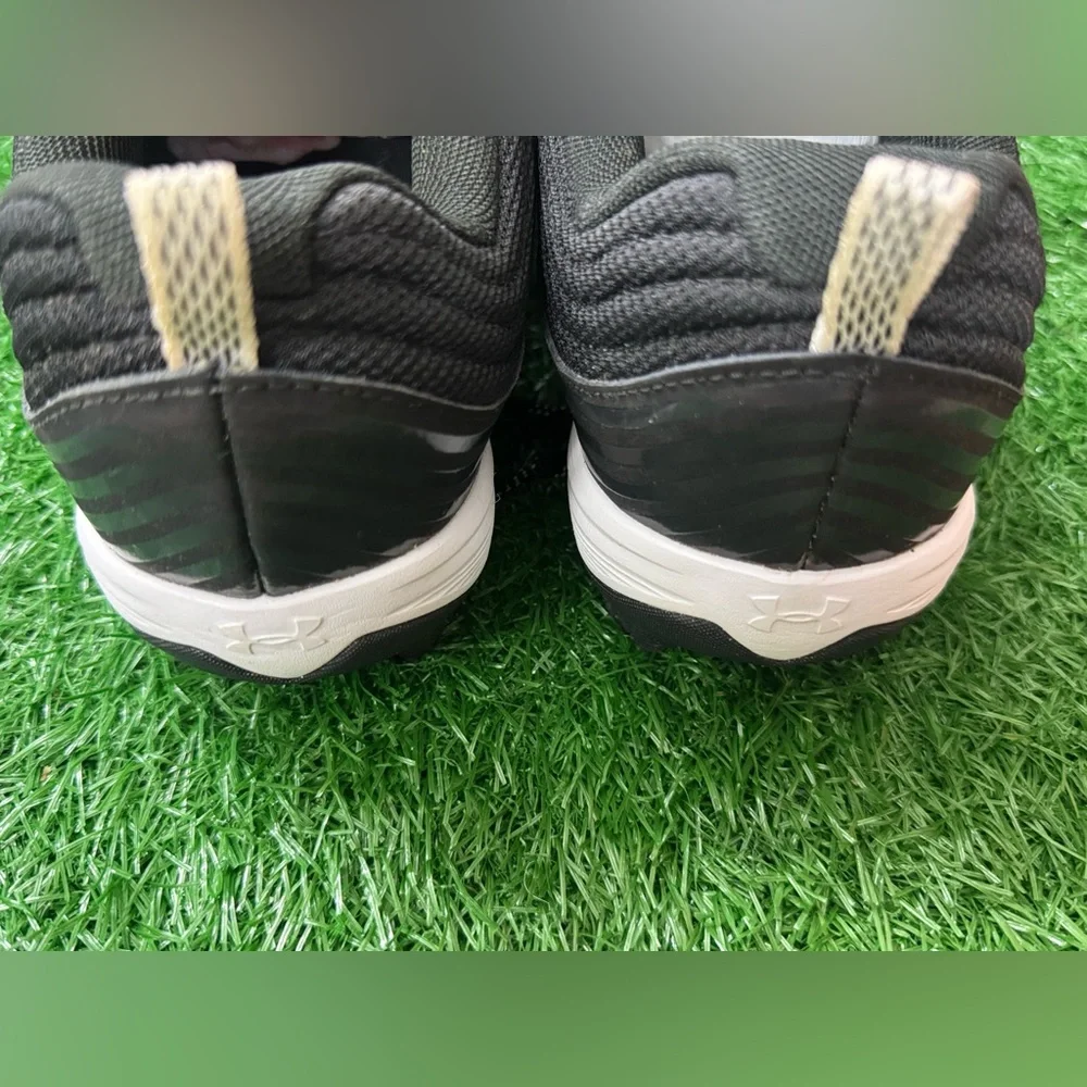Under Armour Women's Glyde RM 3022076-001 Black Softball‎ Cleats Shoes Size 9.5